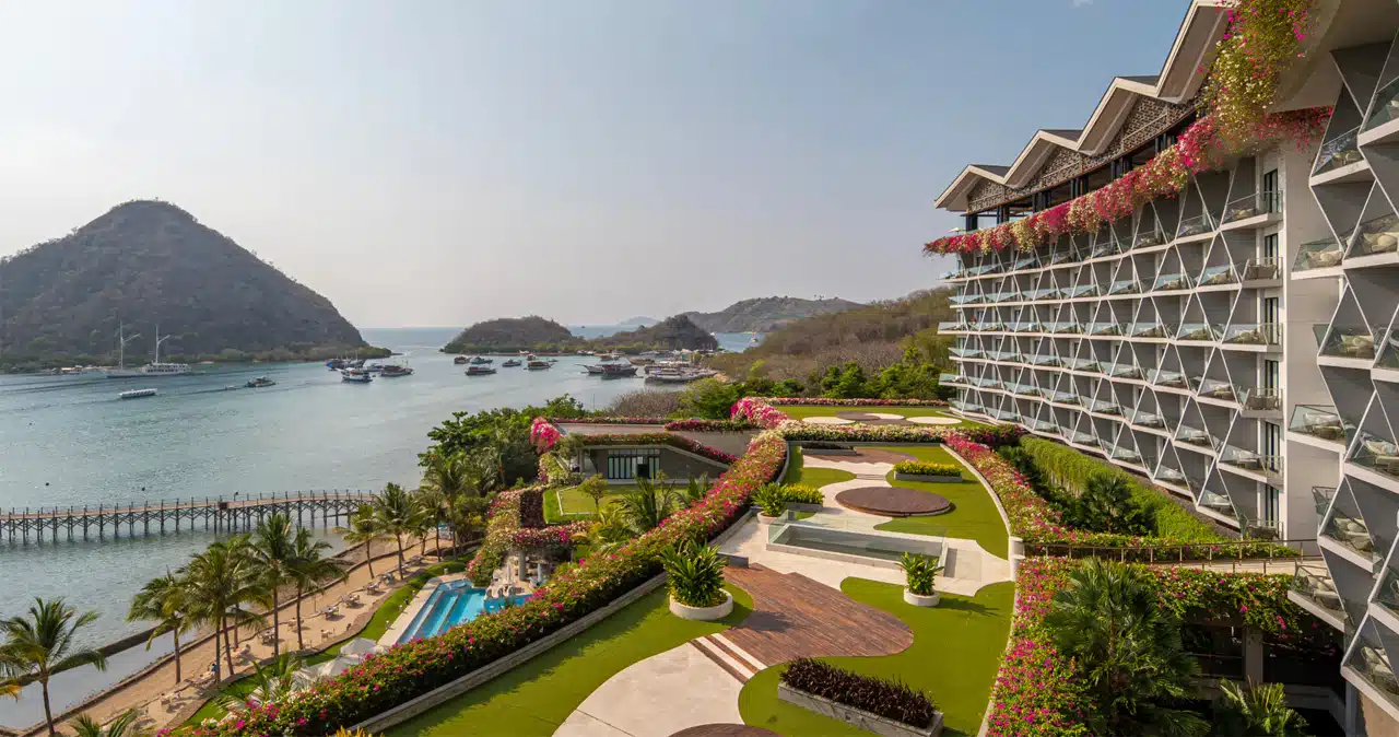 AYANA Komodo Waecicu Beach