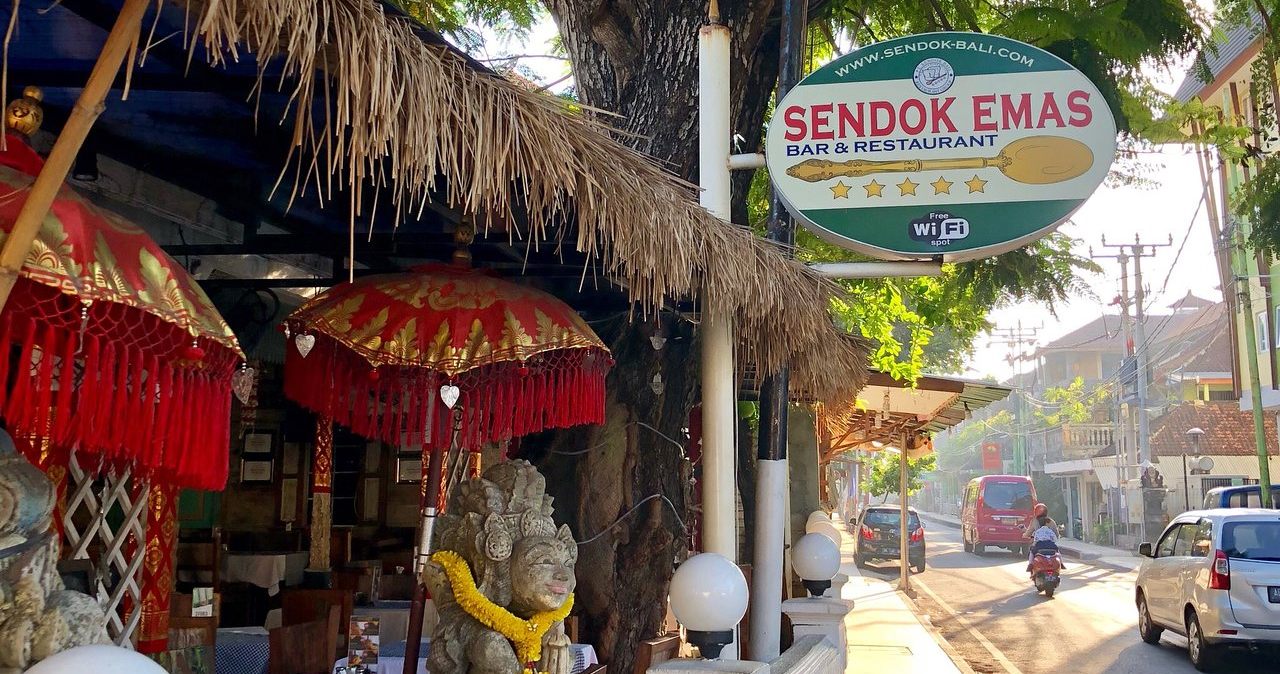 Sendok Emas Bar & Restaurant